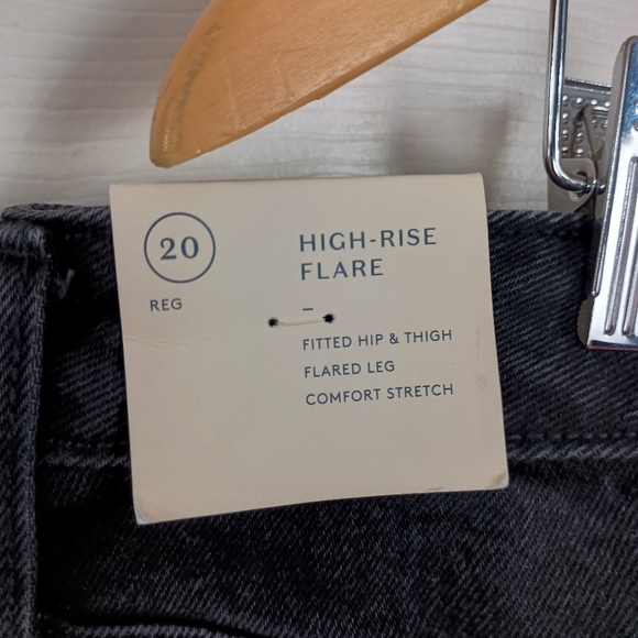 NWT Universal Thread High Rise Flare Jeans In Black Size Womens 20W - Picture 6 of 8